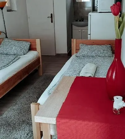 Napfeny Apartmanhaz アパートホテル Balatonberény