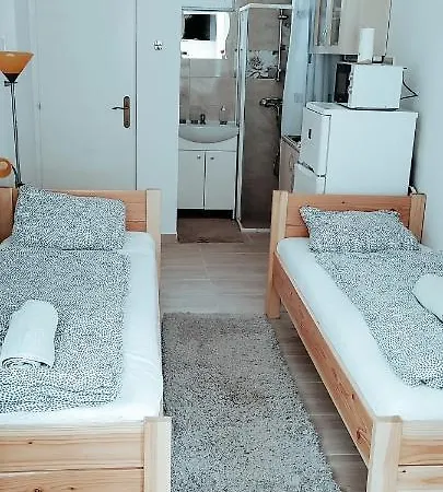 מלון דירות Napfeny Apartmanhaz 3*