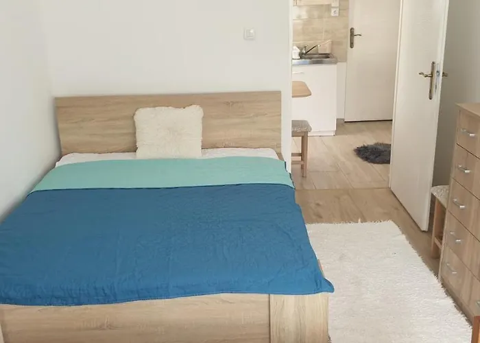 Napfeny Apartmanhaz מלון דירות 3*